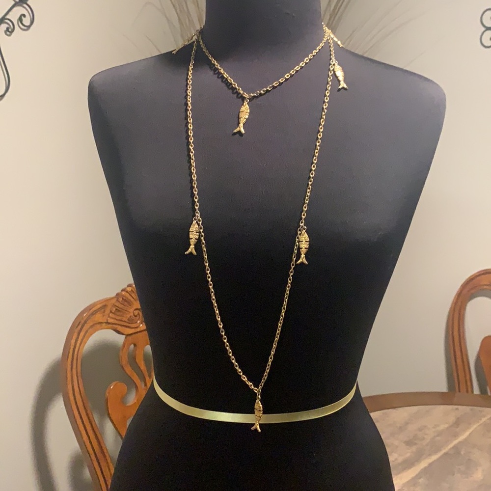 Vintage fish charm 54” gold chain necklace - Picture 4 of 5